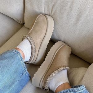 New. UGG Tazz Platform Slipper Mustard Seed Size 8